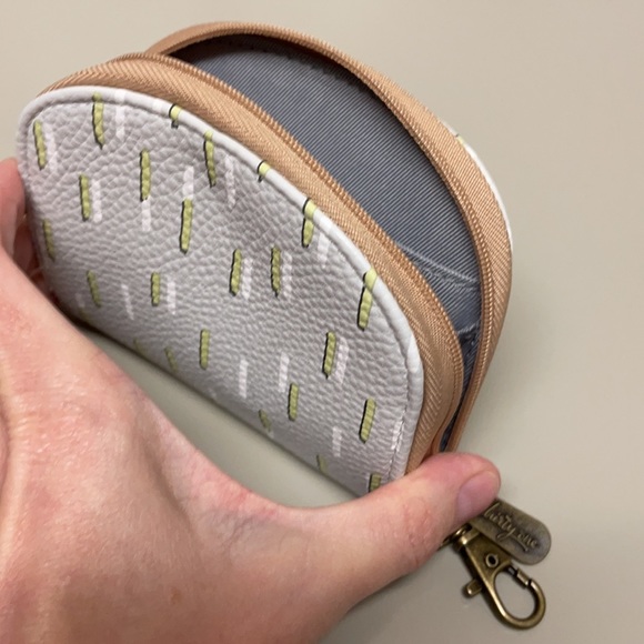 NWOT, Thirty One Half Moon Wallet - Picture 3 of 6